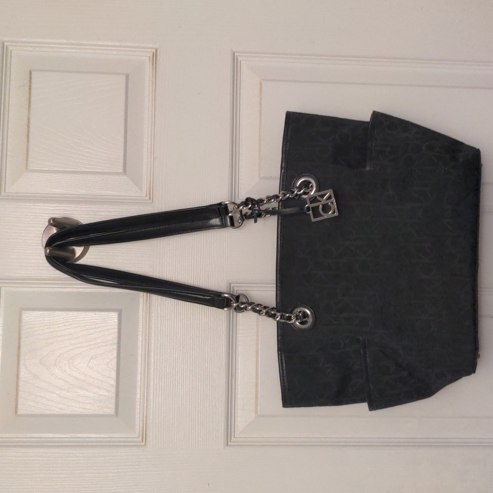 Beautiful, new condition authentic Calvin Klein women's purse